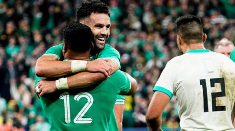 Bundee Aki and Conor Murray celebrate