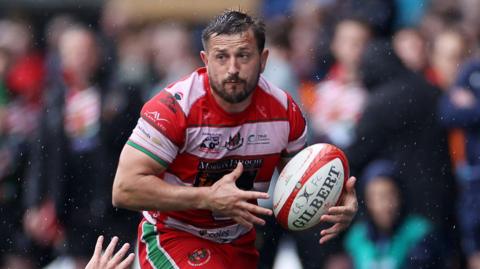 Lee Rees runs with the ball for Llandovery against Cardiff