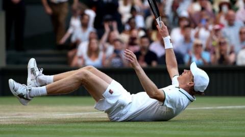 Jannik Sinner falls to the ground