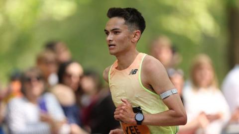 Alex Yee running the 2025 London Marathon
