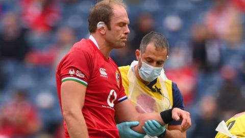 Alun Wyn Jones wedi anafu