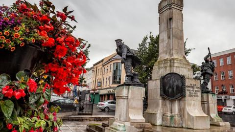 Diamond war memorial