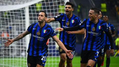 Inter players celebrate their opener against Arsenal