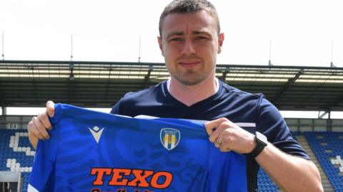 Freddie Sears poses with a Colchester shirt