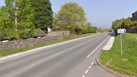 A470 yn ardal Maenan
