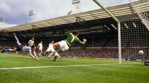 Keith Houchen scores for Coventry in the 1987 FA Cup final