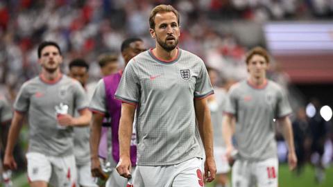 Harry Kane walks on the pitch during warm up prior to the 2026 World Cup 