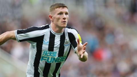 Elliot Anderson in action for Newcastle United