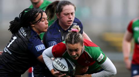 Aicha Sutcliffe tackles Niamh Murphy