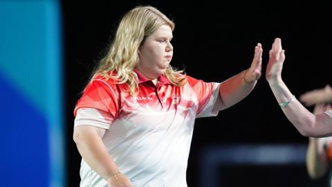 Katherine Rednall high-fives her team during the women's singles final at the Commonwealth Games