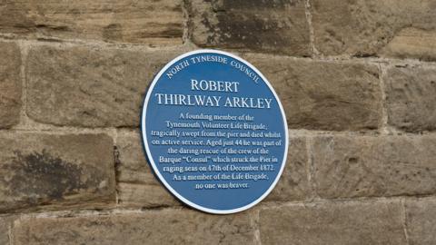 The blue plaque dedicated to Robert Arkley