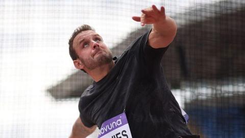 Aled Davies throwing the discus