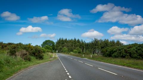 An A9 a' dol gu tuath aig Pàirc an Todhair ann an Taobh Sear Rois
