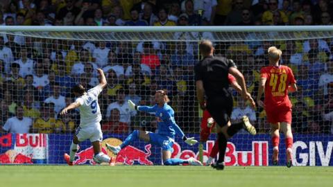 Dominic Calvert-Lewin of Leeds United scores his team’s first goal