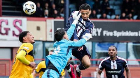 Dundee v Livingston