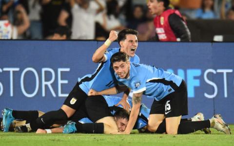 Uruguay celebrate late winner against Colombia