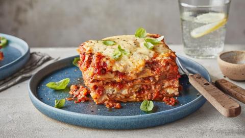 Slow cooker beef lasagne