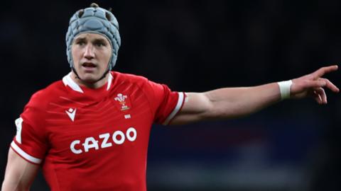 Wales centre Jonathan Davies