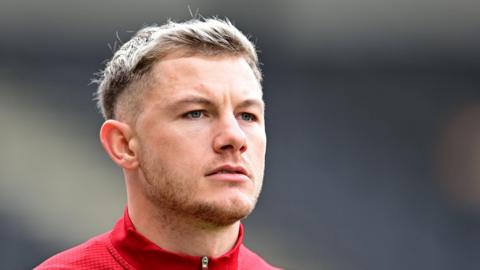 Callum Hendry warms up for Salford City