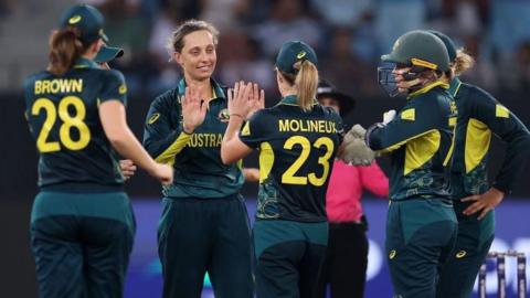 Australia celebrating a wicket