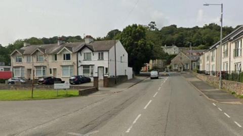 Terraced houses either side of Beach Road in Bangor