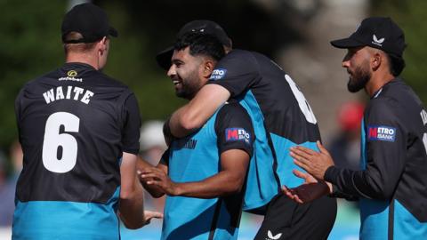 Khurram Shahzad takes a wicket for Worcestershire