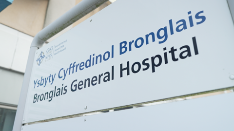 Arwydd Ysbyty Bronglais, Aberystwyth