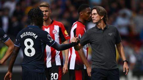 Thomas Frank and Yves Bissouma shaking hands