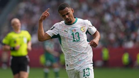 Senegal's Iliman Ndiaye celebrating