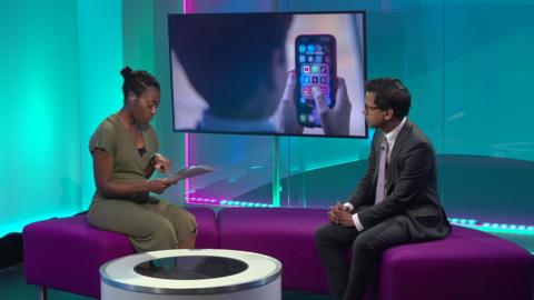 Shanequa talking to online safety minister Kanishka Narayan on the Newsround sofa