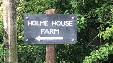 Sign saying Holme House Farm