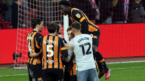 Hull celebrate their injury-time equaliser in a 4-4 draw at Sunderland