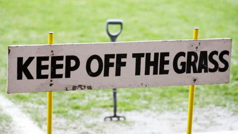 Keep of the grass sign