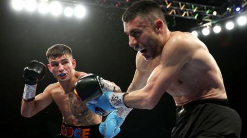 Sam Noakes punches Vincenzo Finiello in a fight