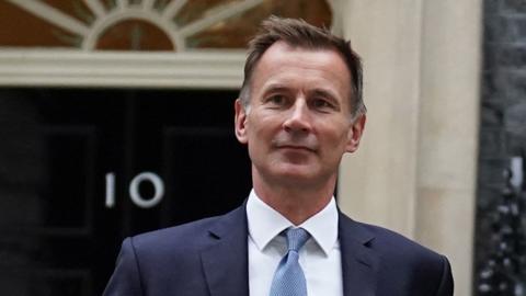 Jeremy Hunt outside No.10 Downing Street