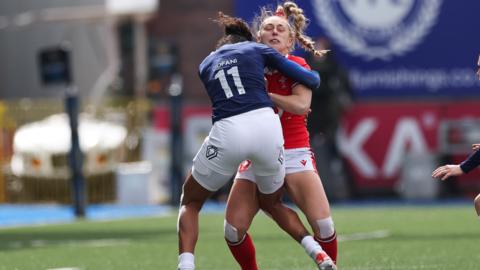 Anne-Cecile Ciofani receives yellow card early on first Test start for France