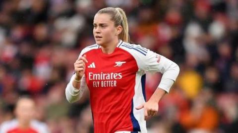 Alessia Russo playing for Arsenal