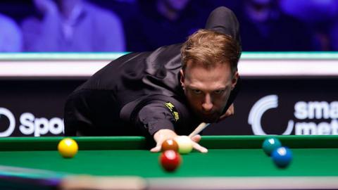 Judd Trump plays a shot