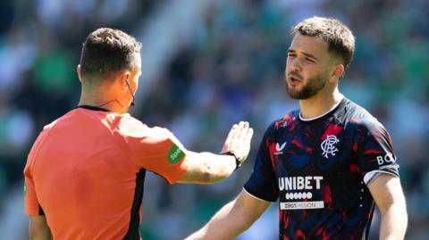 Nicolas Raskin complains to referee Nick Walsh