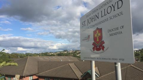 Ysgol ST John Lloyd