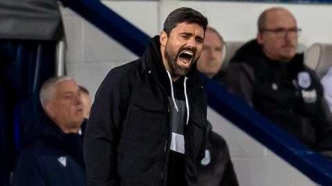 Vitor Matos on the touchline 