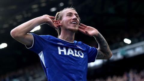 Jack Clarke celebrating