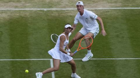 Joe Salisbury and Luisa Stefani in the Wimbledon mixed doubles