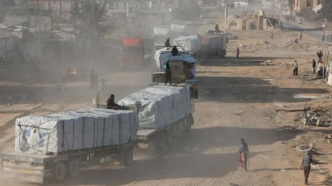 Aid lorries in Gaza