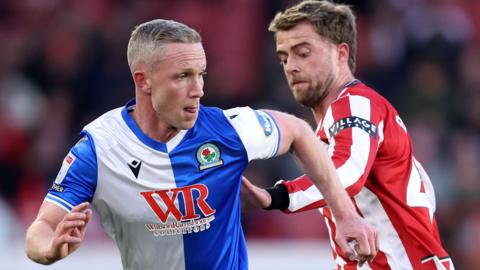 Blackburn Rovers midfielder Adam Forshaw (left) challenges for the ball with Sheffield United striker Patrick Bamford
