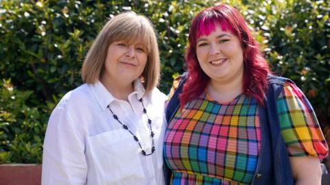 Lorna Cormack agus Lauren NicDhòmhnaill