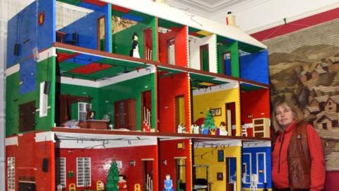 Lego doll's house