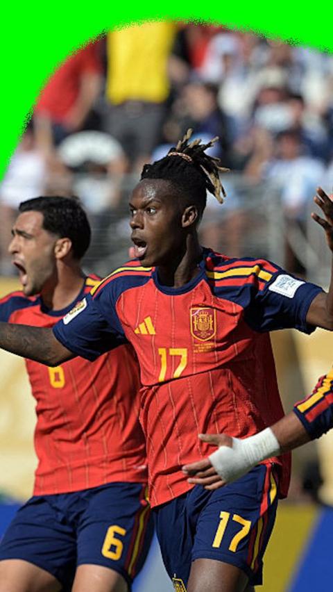 Nico Williams with his arms apart celebrating a goal in the World Cup final that then gets disallowed.