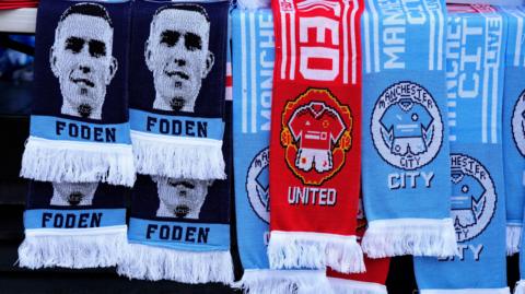 Manchester City and United scarves 