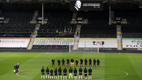 Players hold two minute's silence at Fulham v Wolves